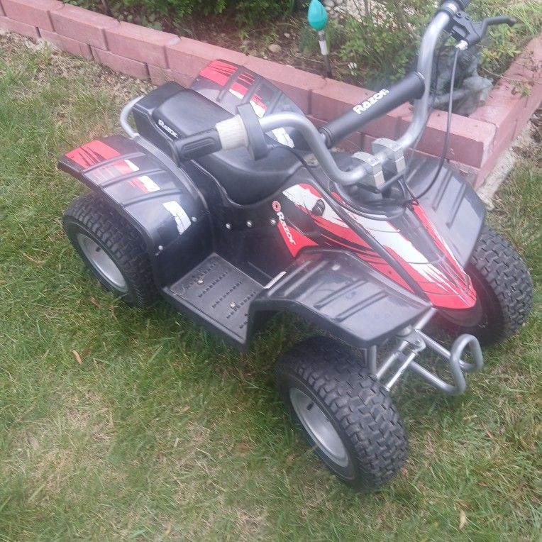 Razor Dirt Quad**