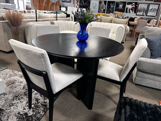 Round dining table set! $799 🏠🖤 Easy Financing!