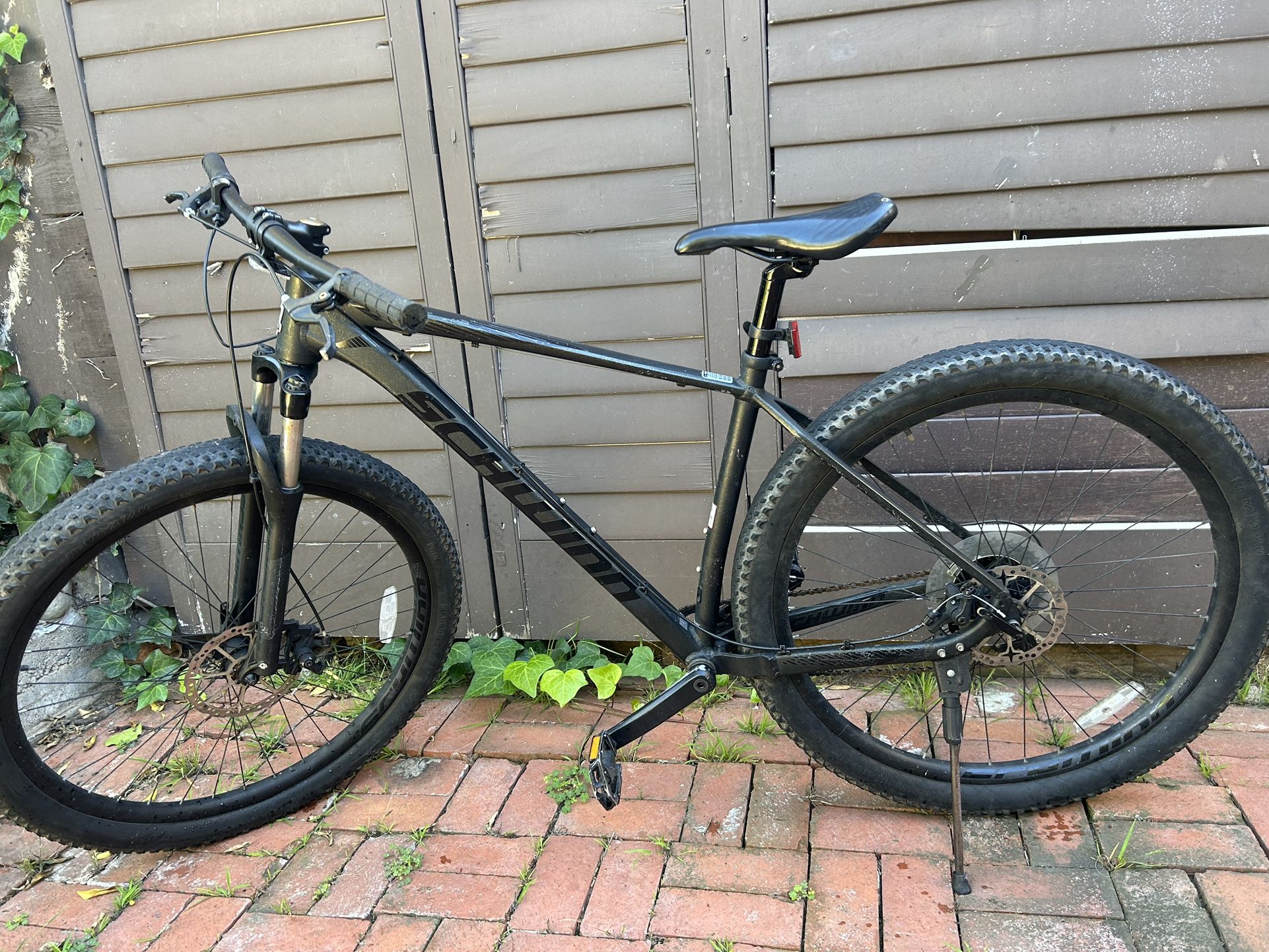Schwinn Axum Mountain Bike