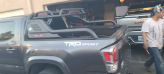 Una raca. Para toyota tacoma