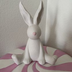 CUTE SITTING BUNNY DECOR PIECE