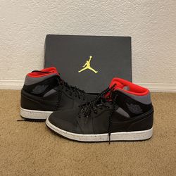 Air Jordan 1 Mid Holiday