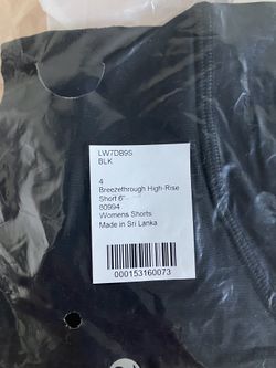 Lululemon NWT Breezethrough High-Rise Short 6" size 4