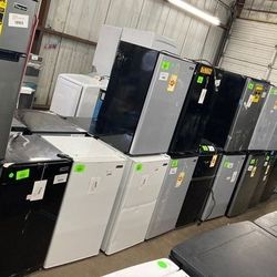 Mini fridges magic chef HMR330SE3 2B