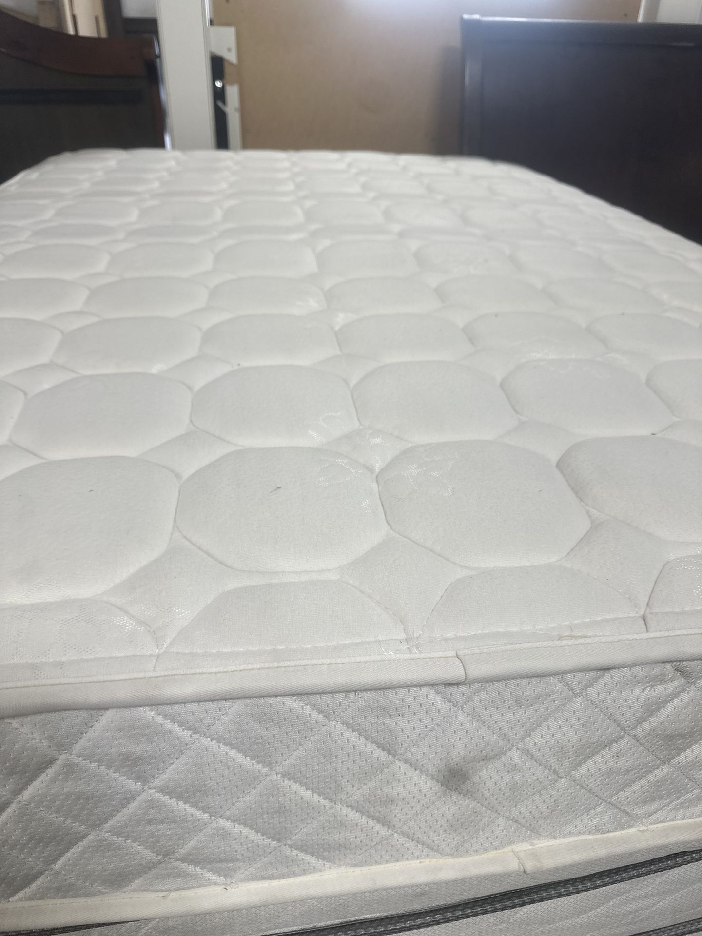 Full size mattress