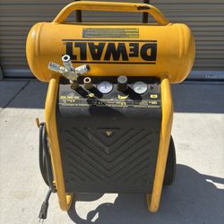 DEWALT D55146 4.5 Gallon Air Compressor