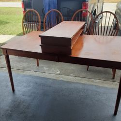 Solid Wood Exteneded Dining Table-w/4 Chairs