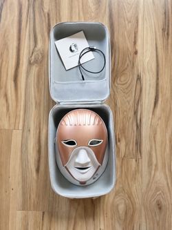 Cleopatra LED Light Therapy Mask
