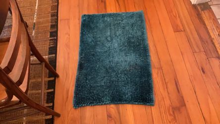 Teal bathroom rug, great shape, I have taken pic of front & back.
