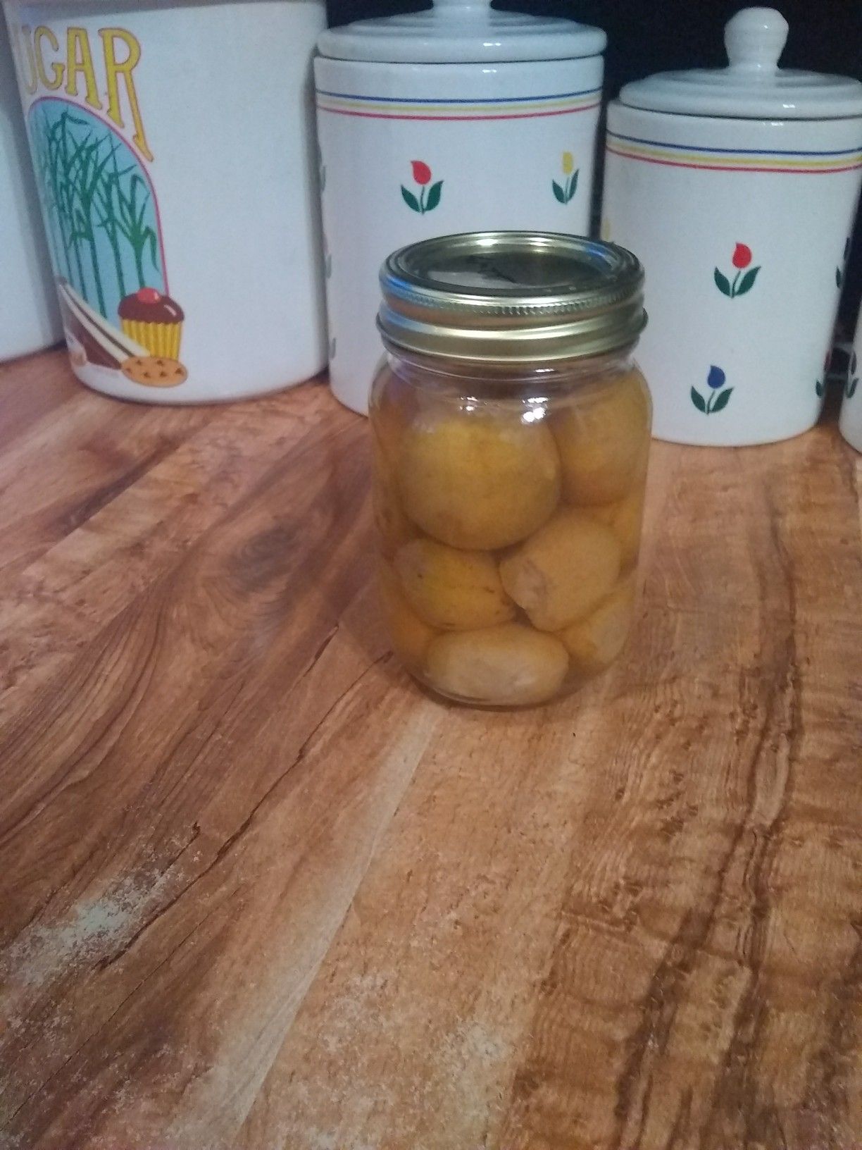 Canned Guava pint jars. Guallavas enbotadas. 4$