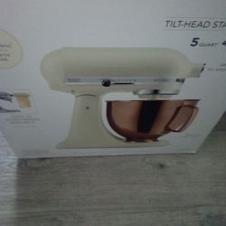 Brand new Kitchen Aid Tilt Head Stand Mixer 