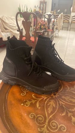 SIZE 7 BLACK BOOTS GOOD CONDITION VERY CLEAN $5