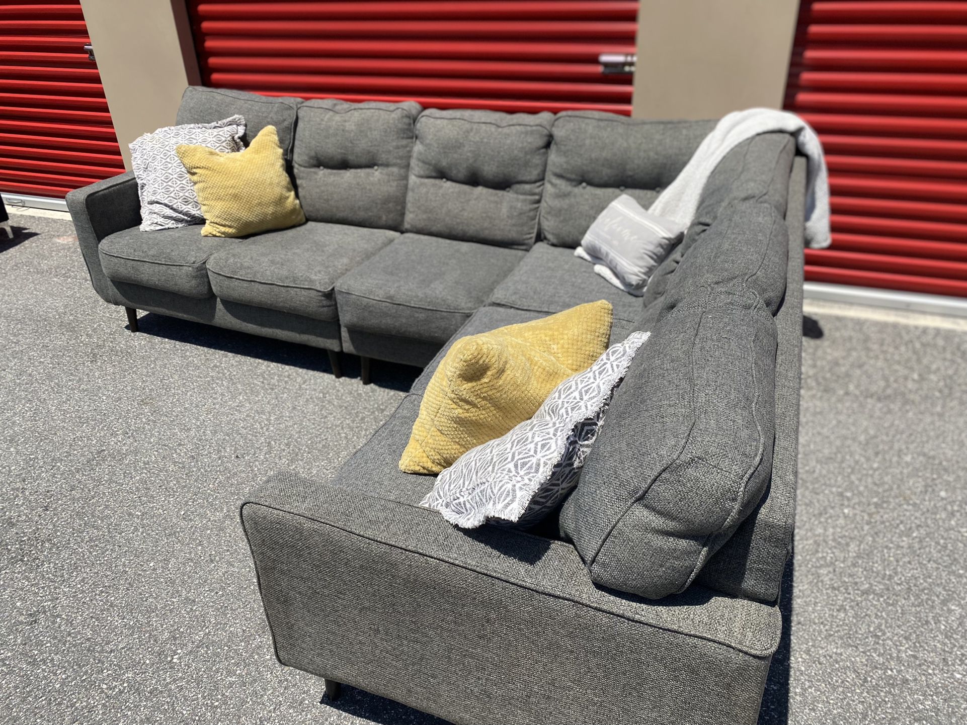 Grey Tufted Sectional Couch For Sale With Deliver Available🚚‼️🚚‼️