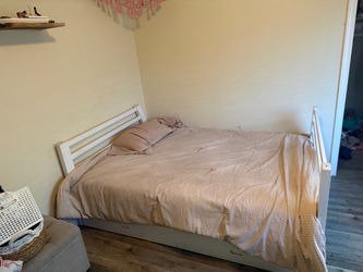 Full size bed w/ 2 drawers
