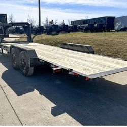 20 Ft. Gooseneck Trailer Tilt  Mfg, Load Trail 