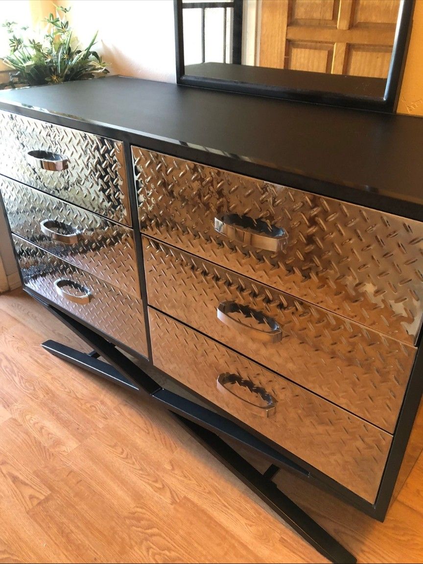 Dresser, Diamond Plate, Kids Room, Car Themed, Bedroom, Monster Truck, Drawers, Excellent Shape