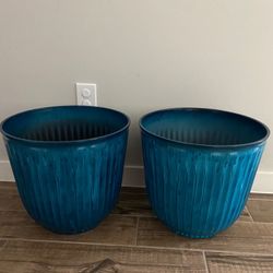 2 brand new planting pots Large 16 inches diameter, 14 inches height  Not ceramic