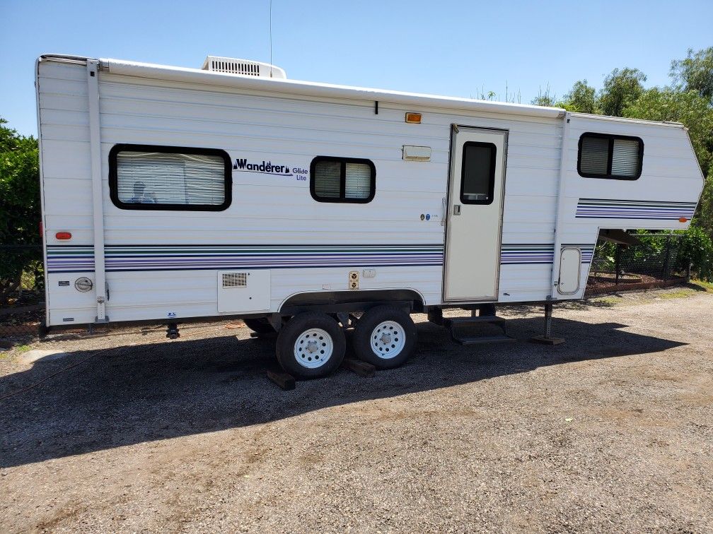 2001 Wanderer Glide Lite by Thor 215RL