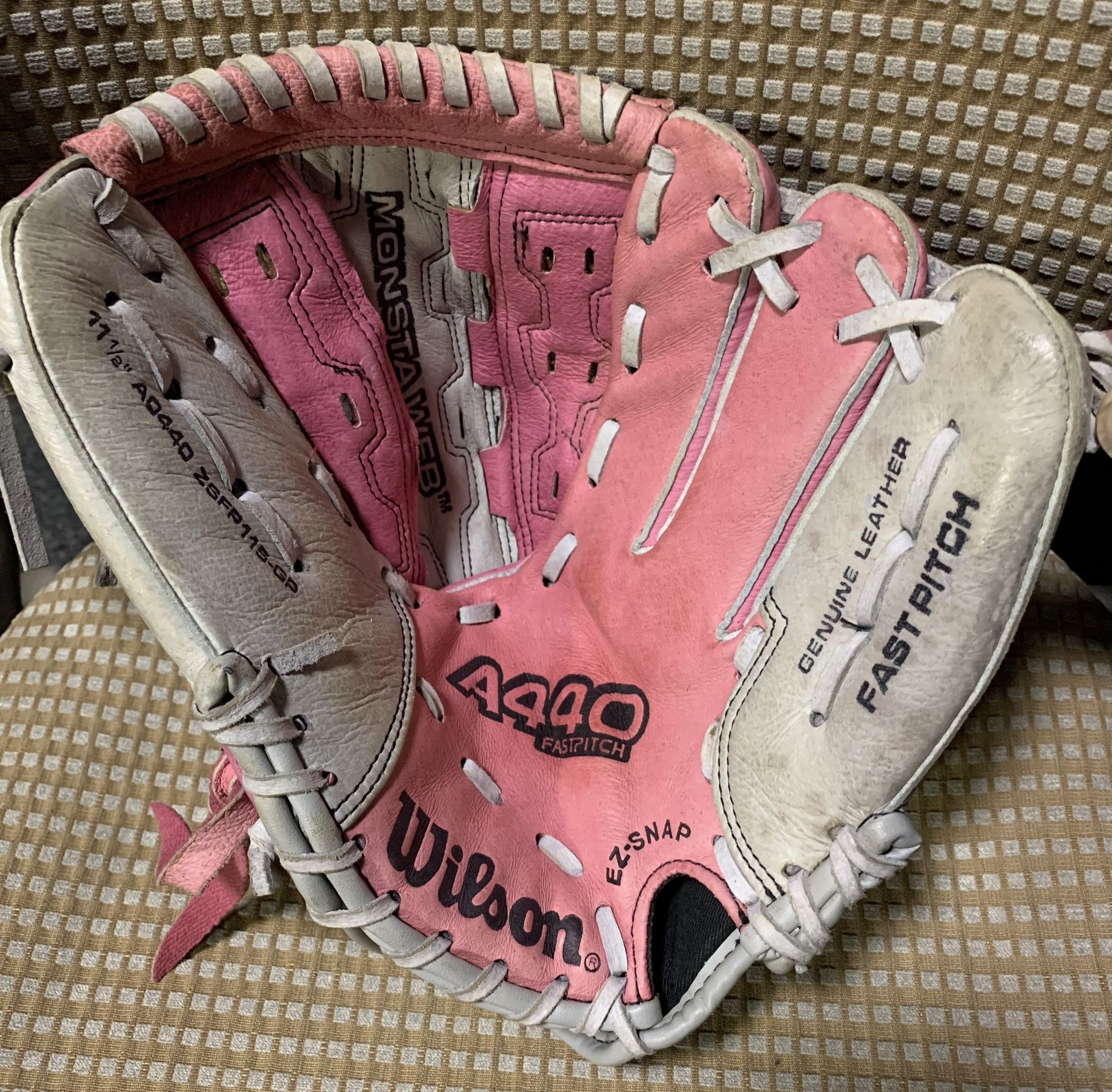 Wilson A440 Genuine Leather 11.5” Right Hand Throw Girls Fast Pitch Softball baseball Glove Mitt 