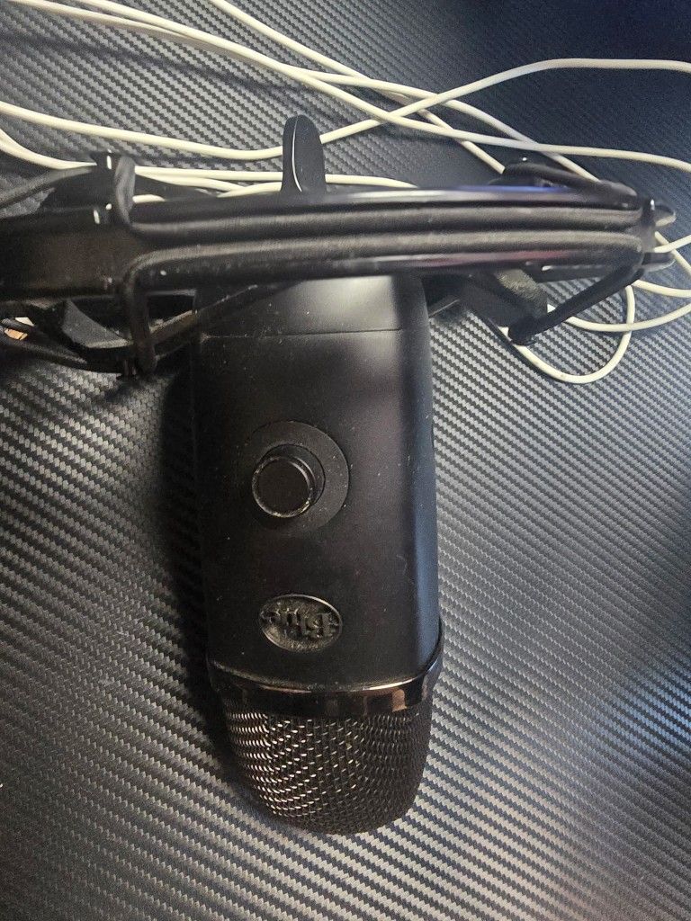 Blue Yeti X USB Microphone With Shockmount + 10ft USB Cable