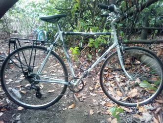 Vintage Fuji Steel Framed 700c Cruiser Road Bike