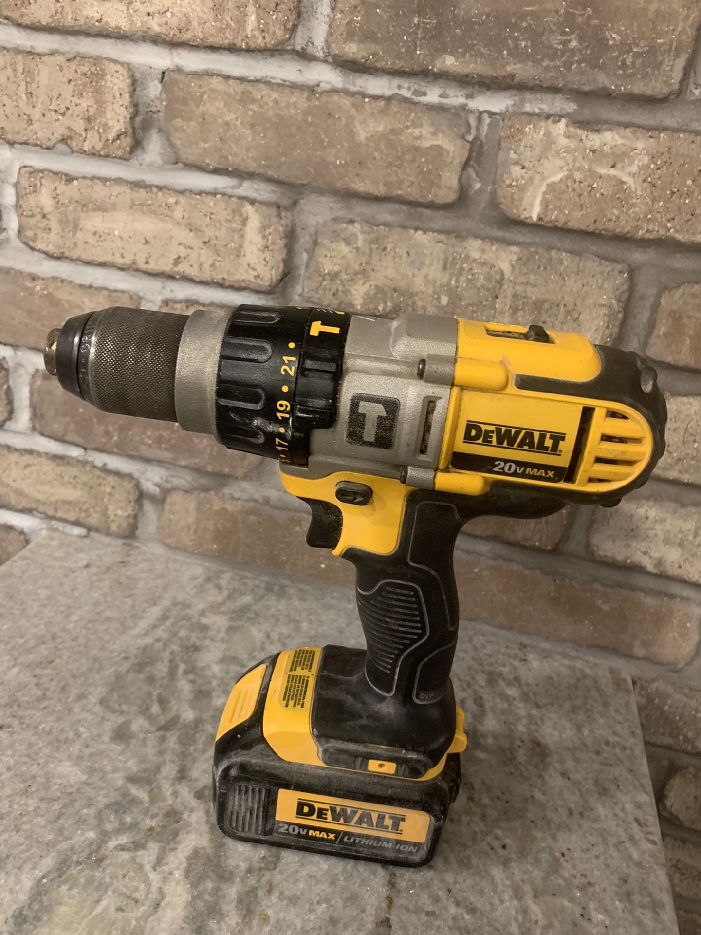 DeWalt drill / Driver / Hammerdrill DCD985