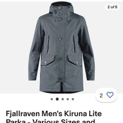 ALMOST NEW FAJLLRAVEN KIRUNA LITE M PARKA.