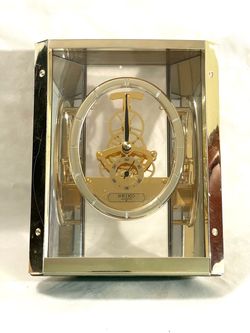 Vintage great condition Seiko Mantel, Shelf or desk clock. This style and brand retails $160