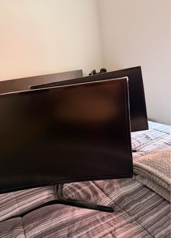 2 Samsung 27” Curved Monitors – Excellent