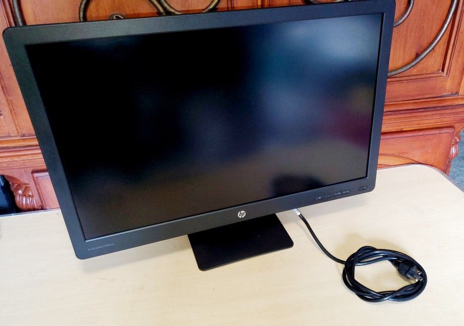 24" HP Computer Monitor In Good Working Condition
