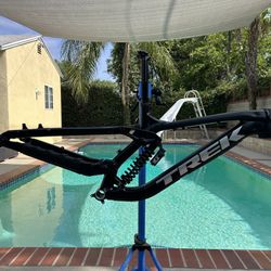 Trek Session Frameset R1 Downhill Enduro with Ridewrap