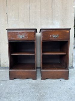 Vintage pair of nightstands 