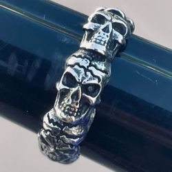 Skull band ring size 8