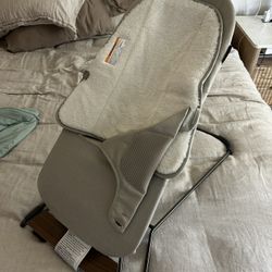 Uppababy Mira Bouncer in “Charlie Color” Perfect Condition!
