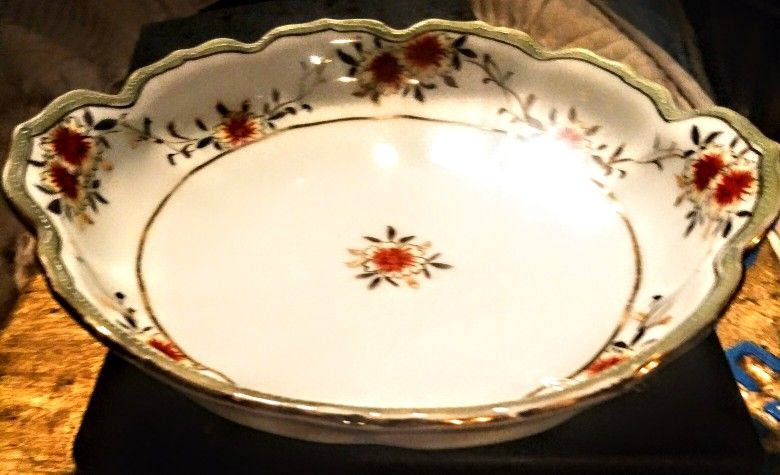 China. Glass. Fancy Dish