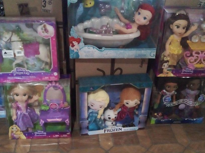 DISNEY PRINCESS GIFT SET FOR SALE. BRAND NEW CONDITION