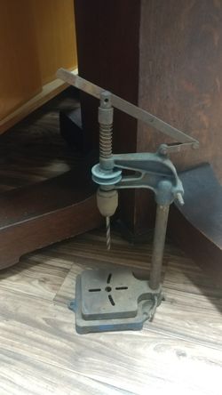 Drill press hand crank