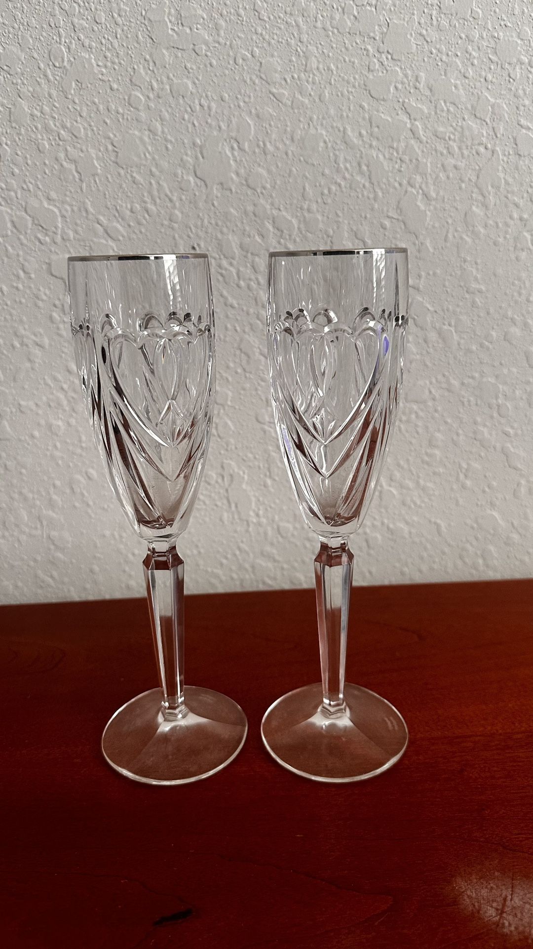 🥂 Bride & Groom Champagne Flutes – Wedding Toasting Glasses with Hearts