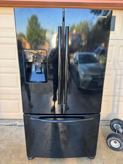 Samsung refrigerator. Free delivery and installation