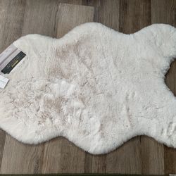 2 Luxe Faux Fur Rug