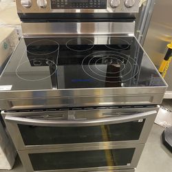 Samsung  NE63A6711SS 30 Inch Freestanding Electric Smart Range with 5 Radiant Burners 