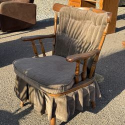 🪑 Vintage Wooden Glider Rocker Chair