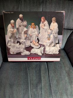 Home for the Holidays Porcelain Nativity Set