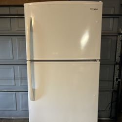 Winia Refrigerator And Freezer