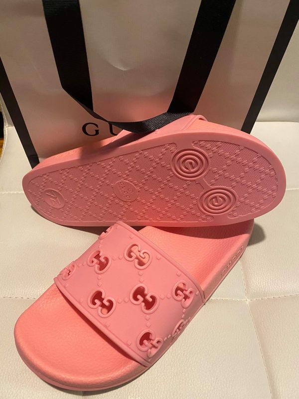 New gucci women slides size 6 7 for Sale in Hollywood, FL - OfferUp