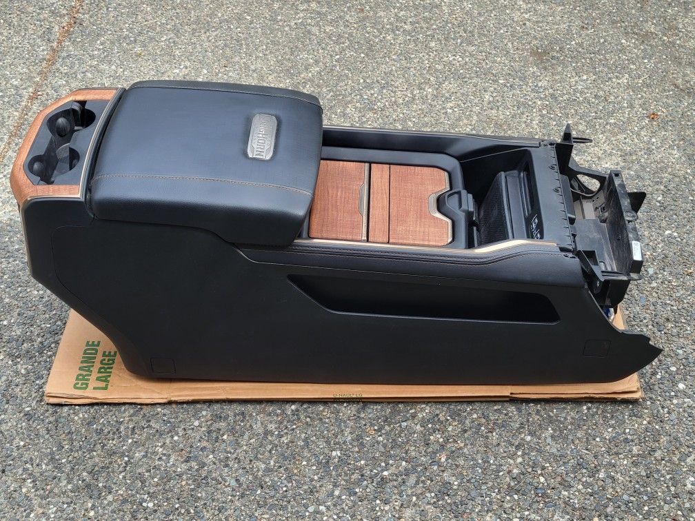 RAM 1500 center console