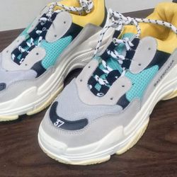 BALENCIAGA  TRIPLE S SIZE6
