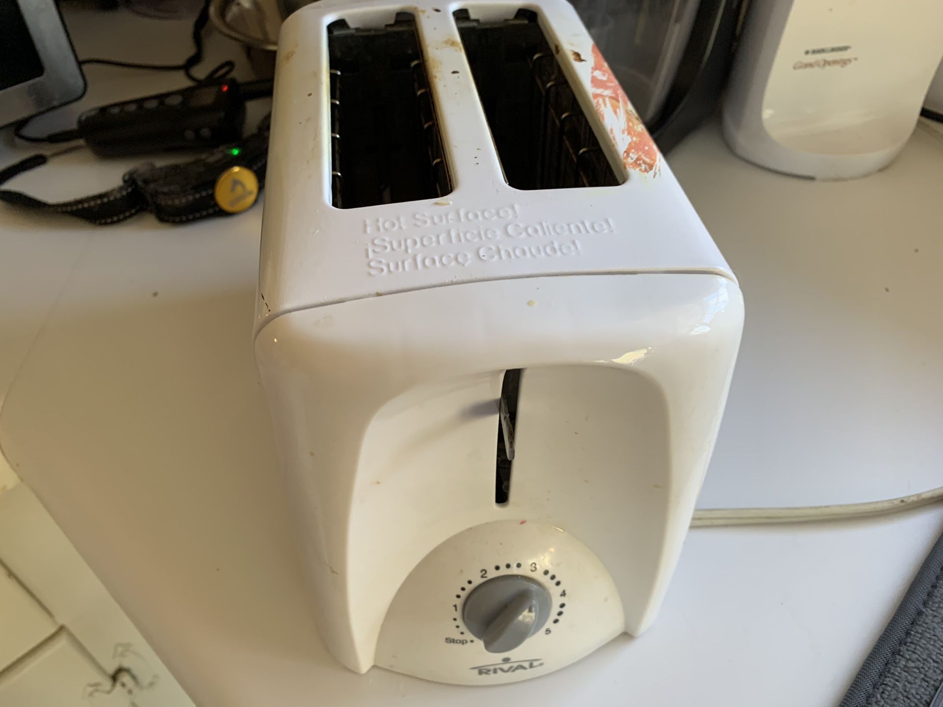Bread toaster