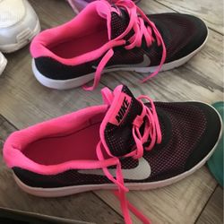 Shoes- Nike 
