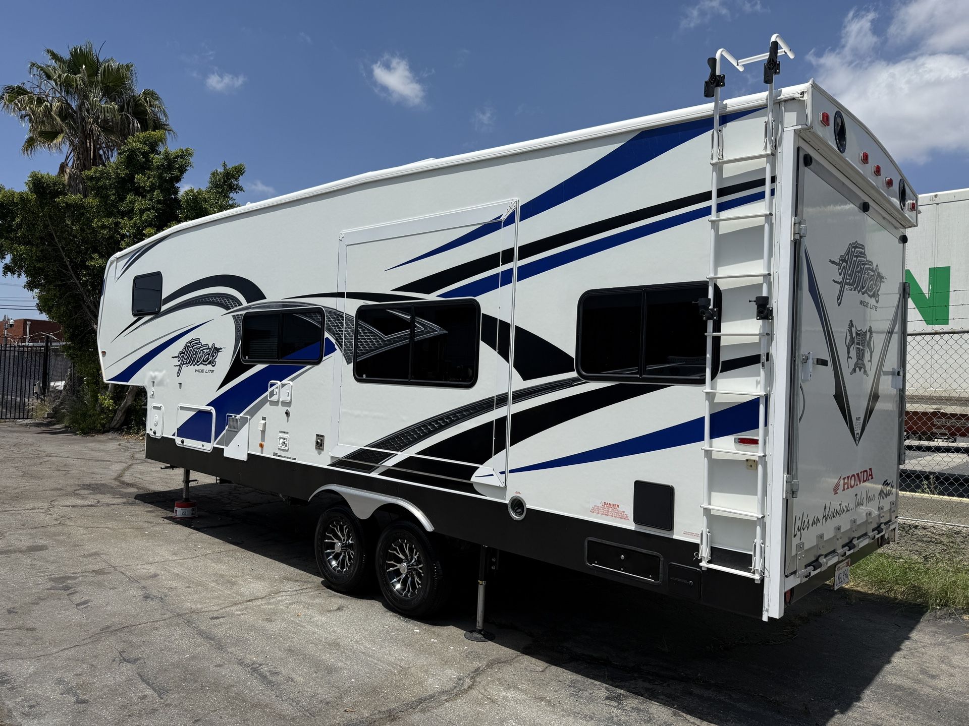 2013 Eclipse 32ft Attitude L28SAG